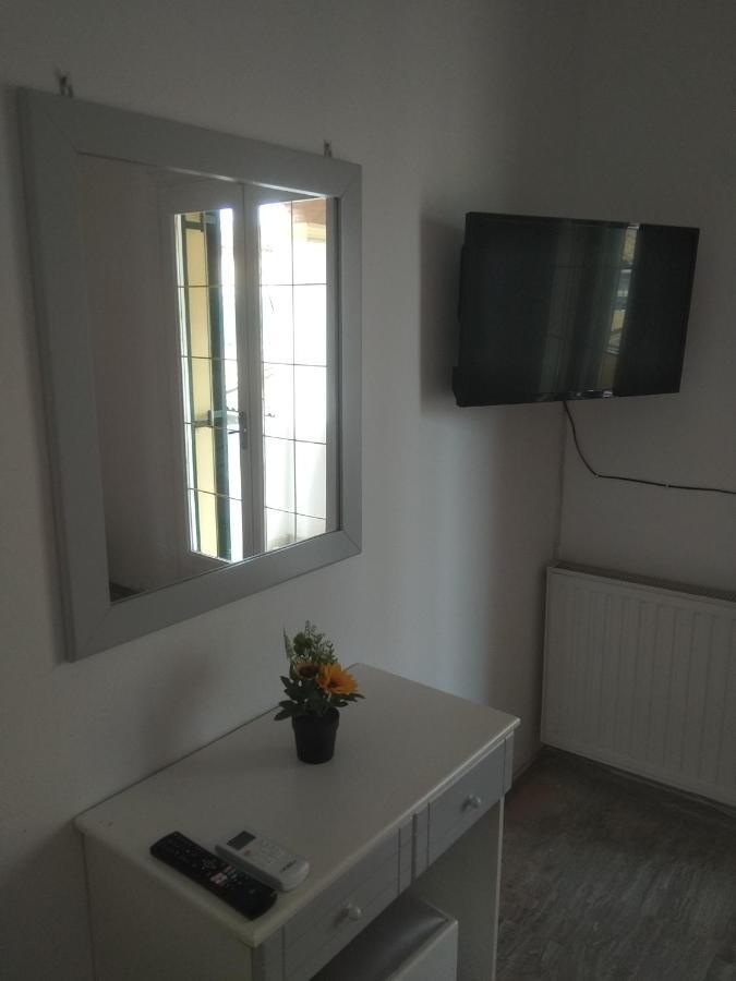 Demy'S Studio Daire Acharavi  Dış mekan fotoğraf